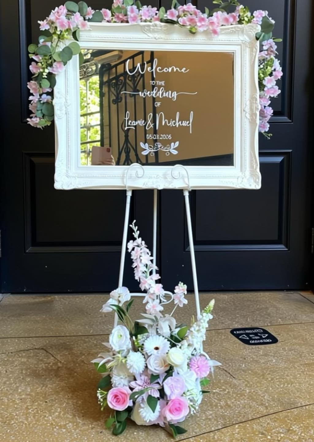Mirror welcome sign with hand calligraphy